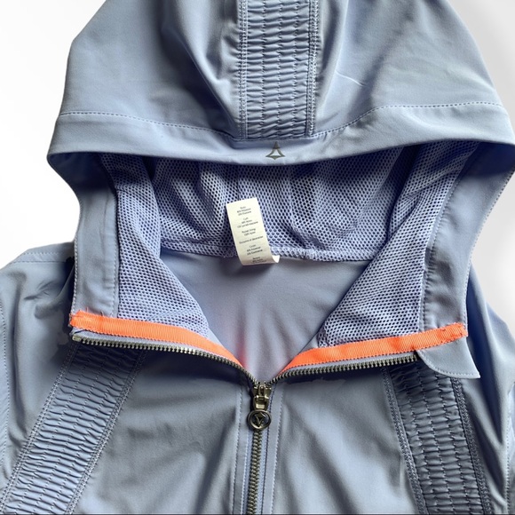 Ivivva • Wild Wonder Lightweight Hooded Jacket - Picture 4 of 11